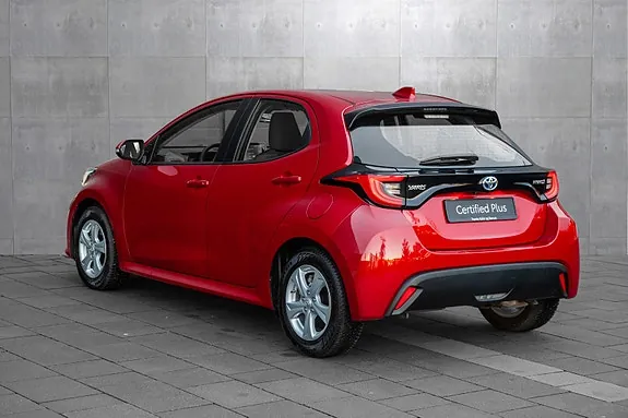 Toyota Yaris 2023 photo 2