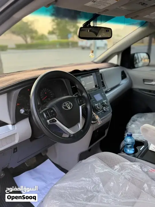 Toyota Sienna 2017 photo 2