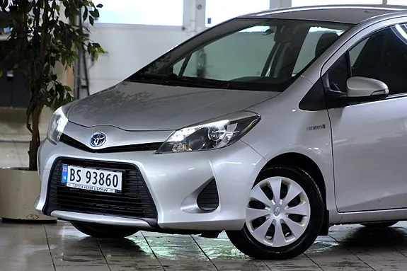 Toyota Yaris 2014 photo 2