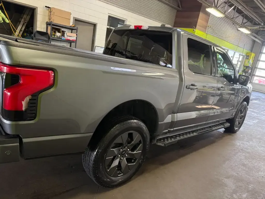Ford F-150 Lightning 2022 photo 4