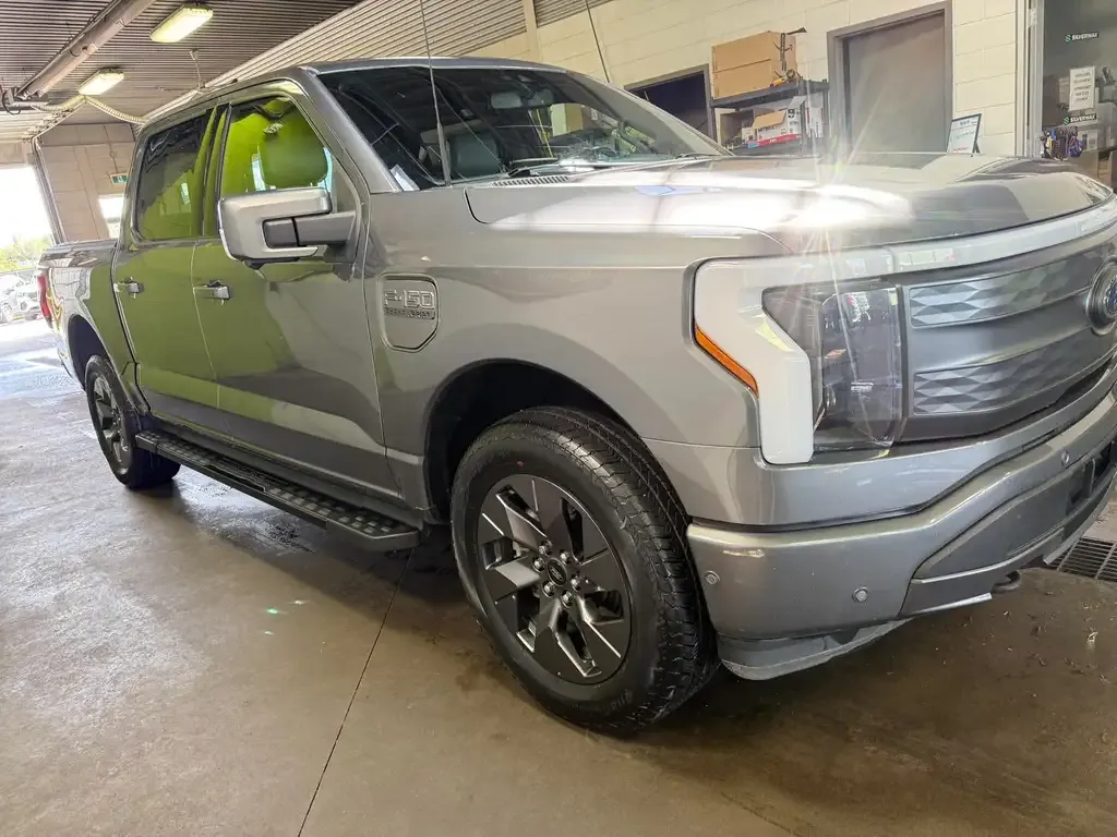 Ford F-150 Lightning 2022 photo 3