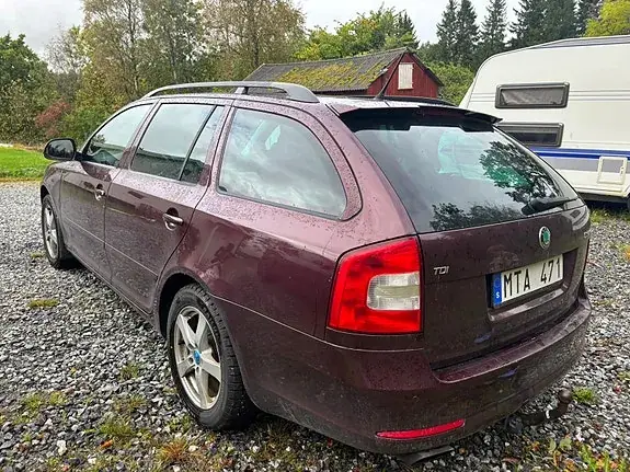 Skoda Octavia 2012 photo 3