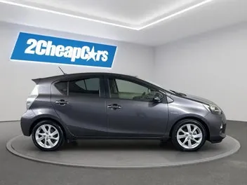 Toyota Aqua 2013 photo 5