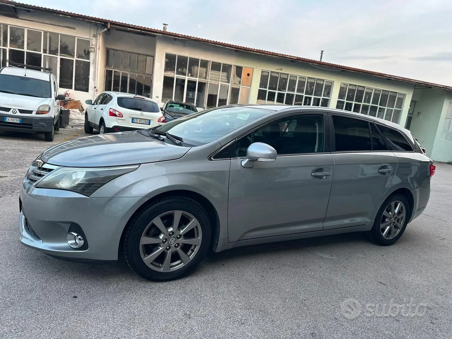 Toyota Avensis 2013 photo 2