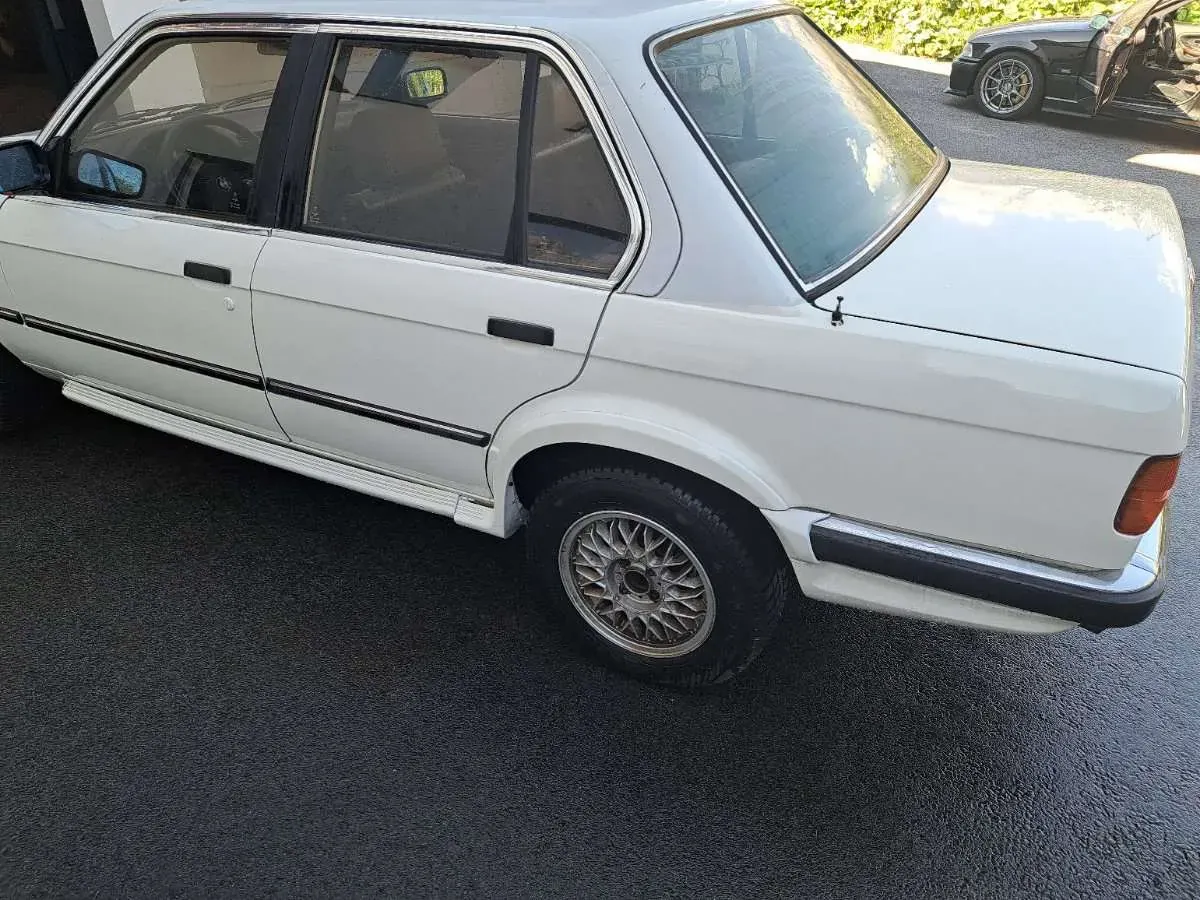 BMW 3 Series 1985 photo 2