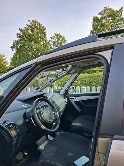 Citroen Grand C4 Picasso 2010 photo 4