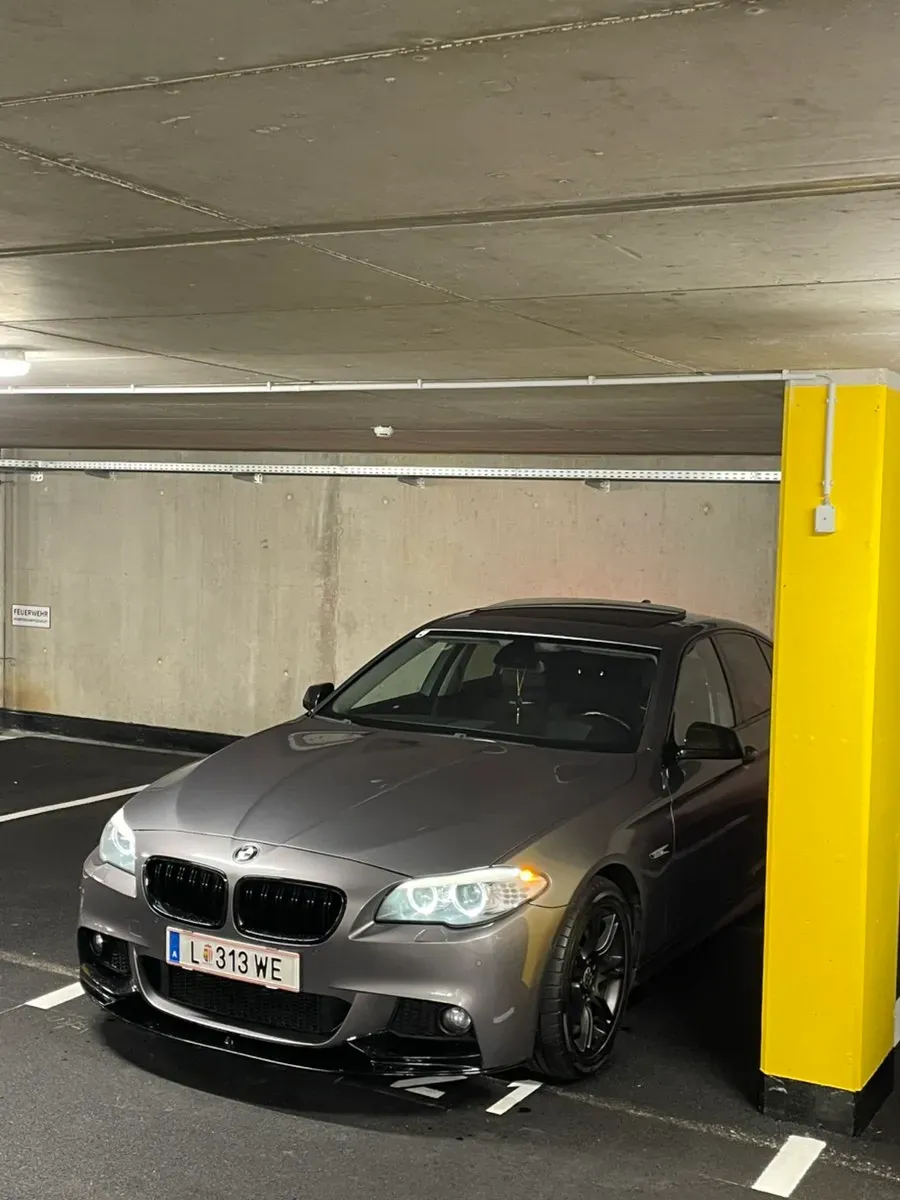 BMW 5 Series 2010 photo 2