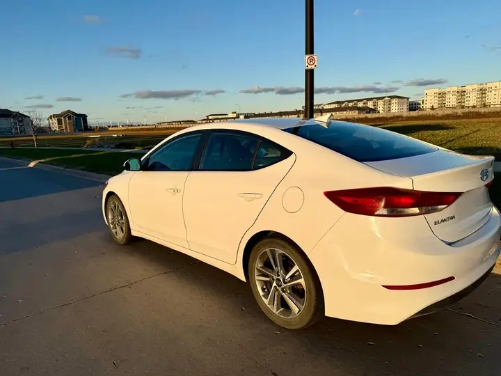 Hyundai Elantra 2017 photo 2