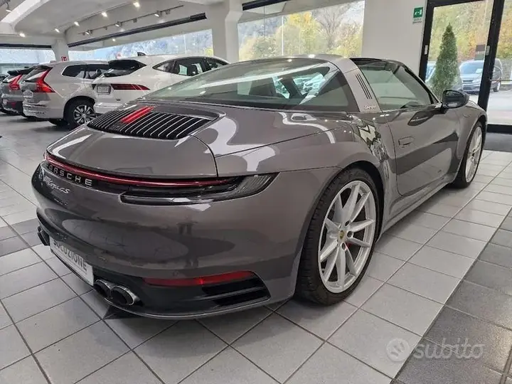 Porsche 911 2021 photo 2