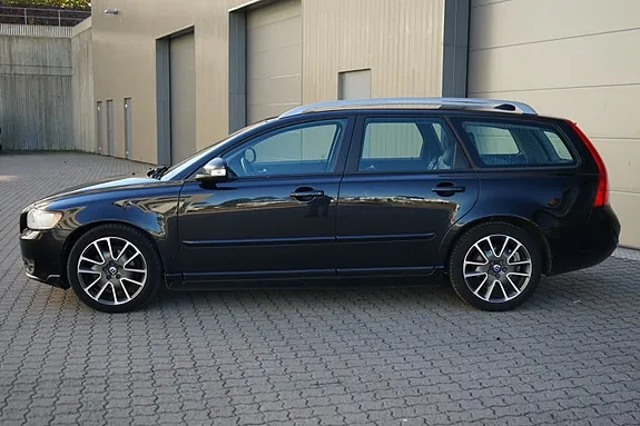 Volvo V50 2011 photo 2