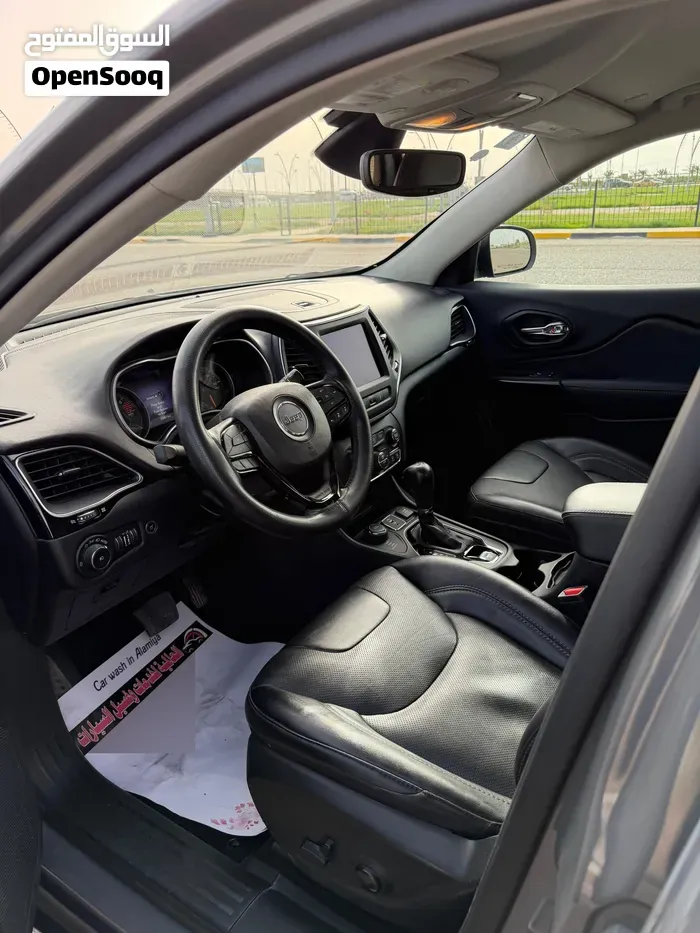 Jeep Cherokee 2023 photo 3