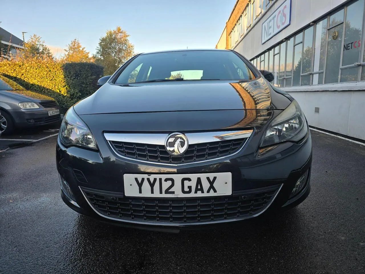 Vauxhall Astra 2012 photo 2