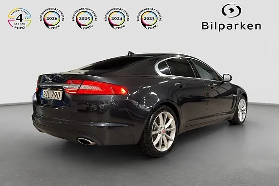 Jaguar Xf 2015 photo 2