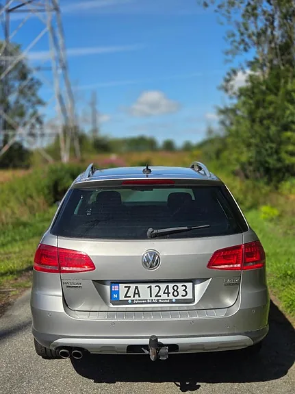 Volkswagen Passat 2012 photo 2