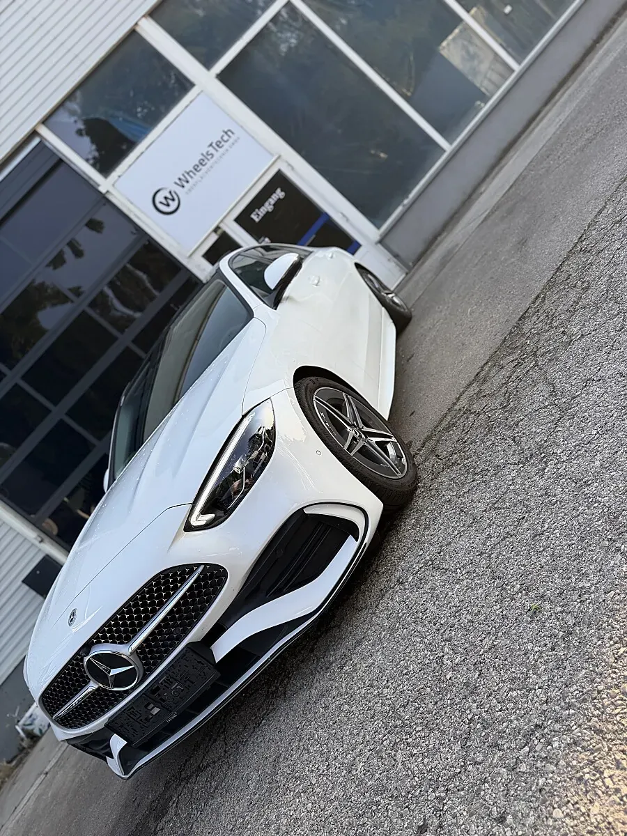 Mercedes-Benz C-Class 2025 photo 3