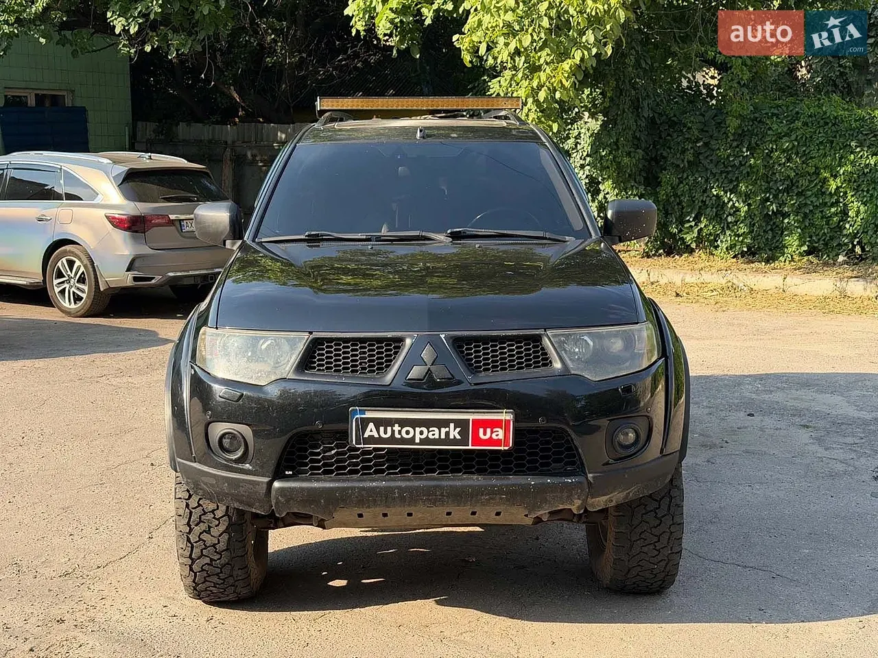 Mitsubishi Pajero Sport 2010 photo 2