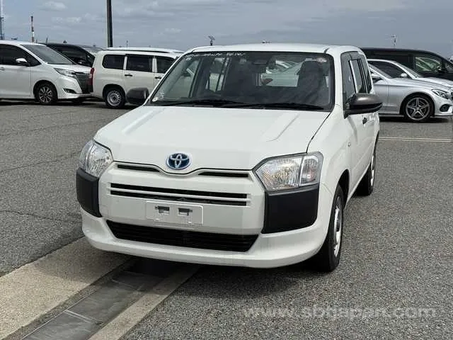 Toyota Probox 2022 photo 2