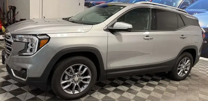 GMC Terrain 2024 photo 2