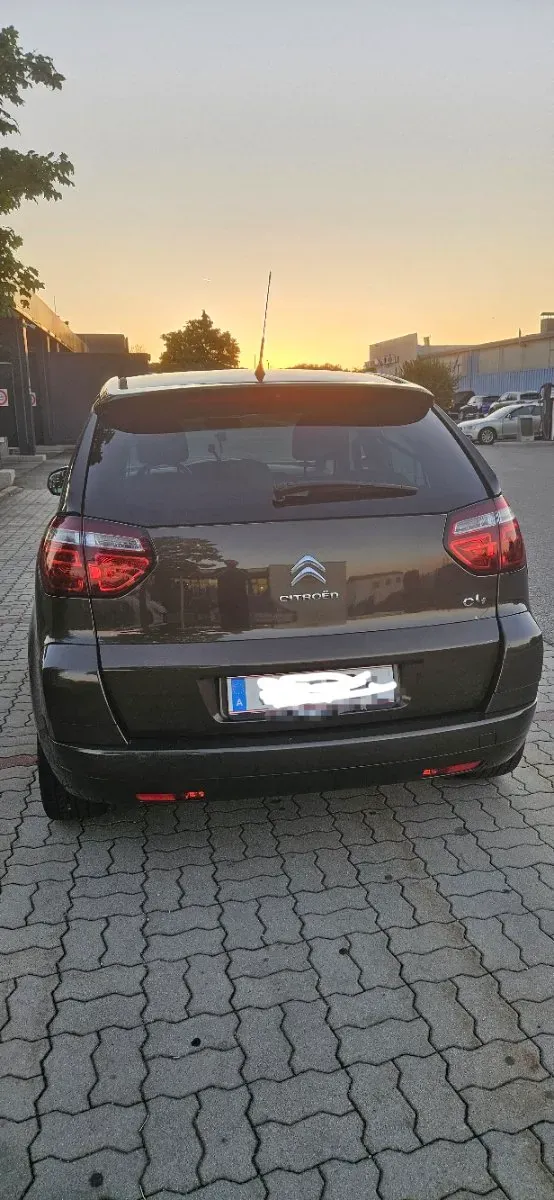 Citroen C4 Picasso 2011 photo 2
