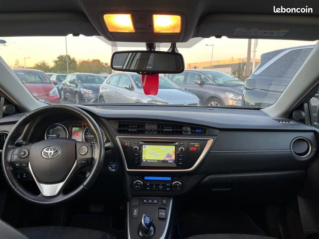 Toyota Auris Touring Sports 2014 photo 3