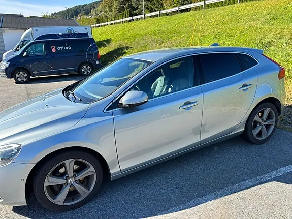 Volvo V40 2013 photo 2