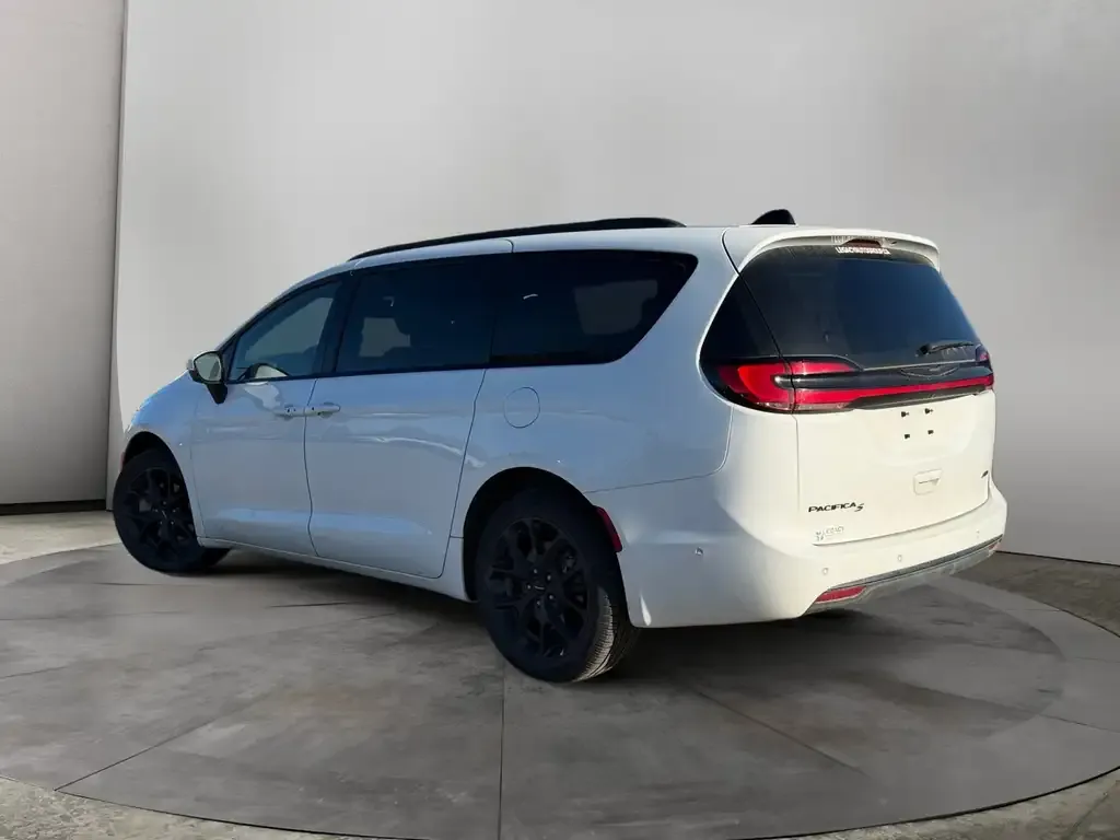 Chrysler Pacifica 2023 photo 3