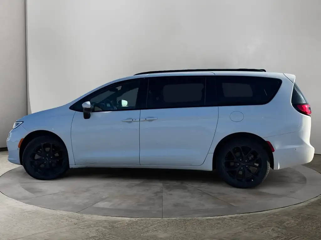 Chrysler Pacifica 2023 photo 2