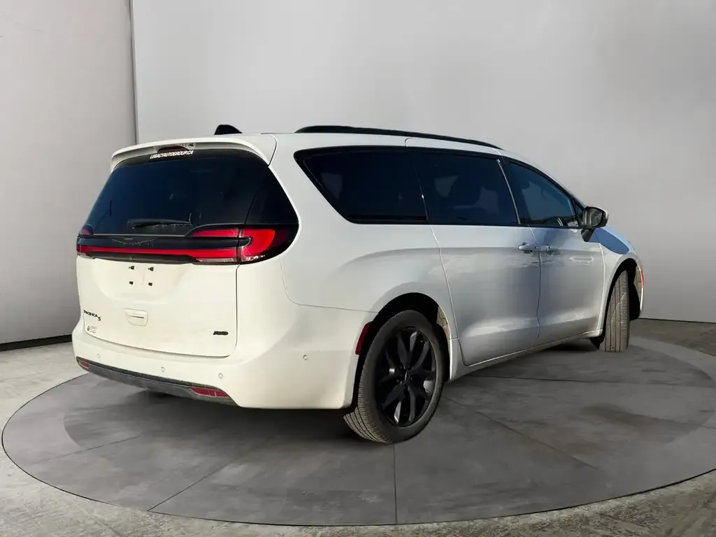 Chrysler Pacifica 2023 photo 5