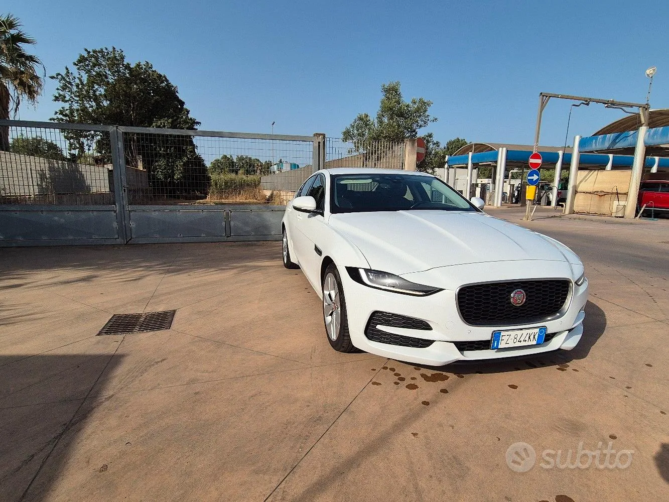 Jaguar Xe 2019 photo 4
