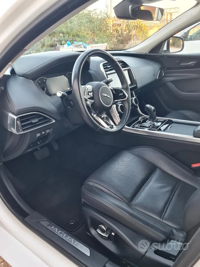 Jaguar Xe 2019 photo 5