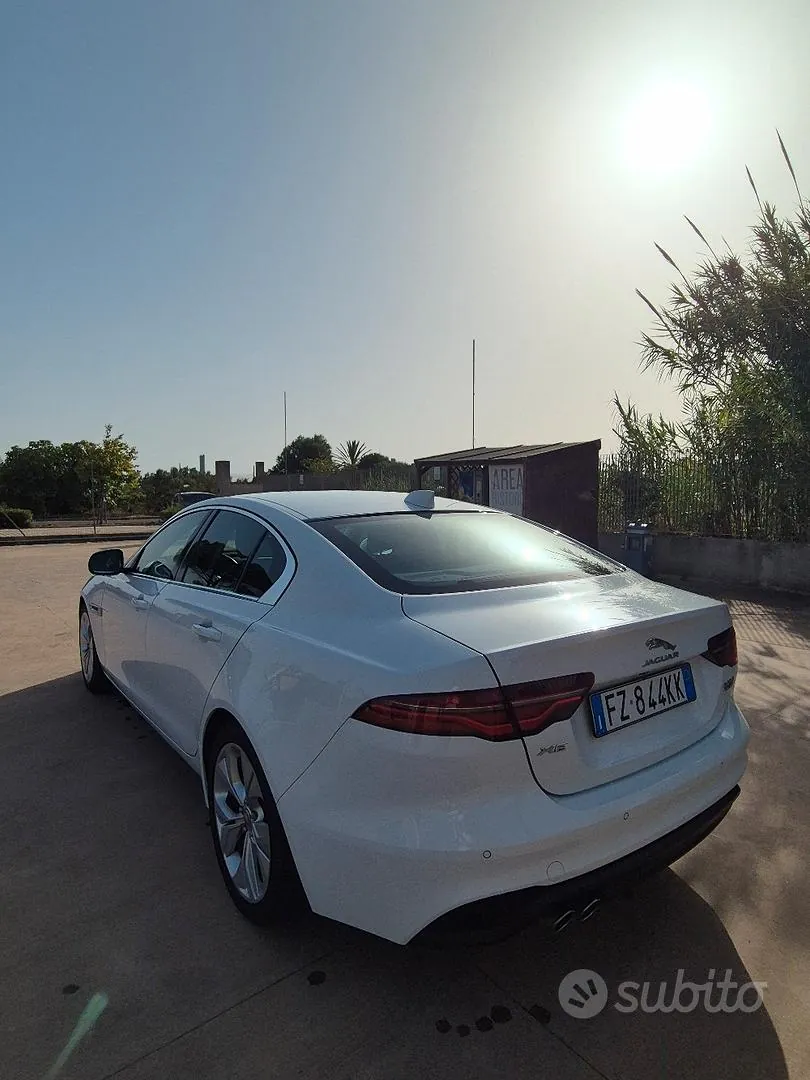 Jaguar Xe 2019 photo 3
