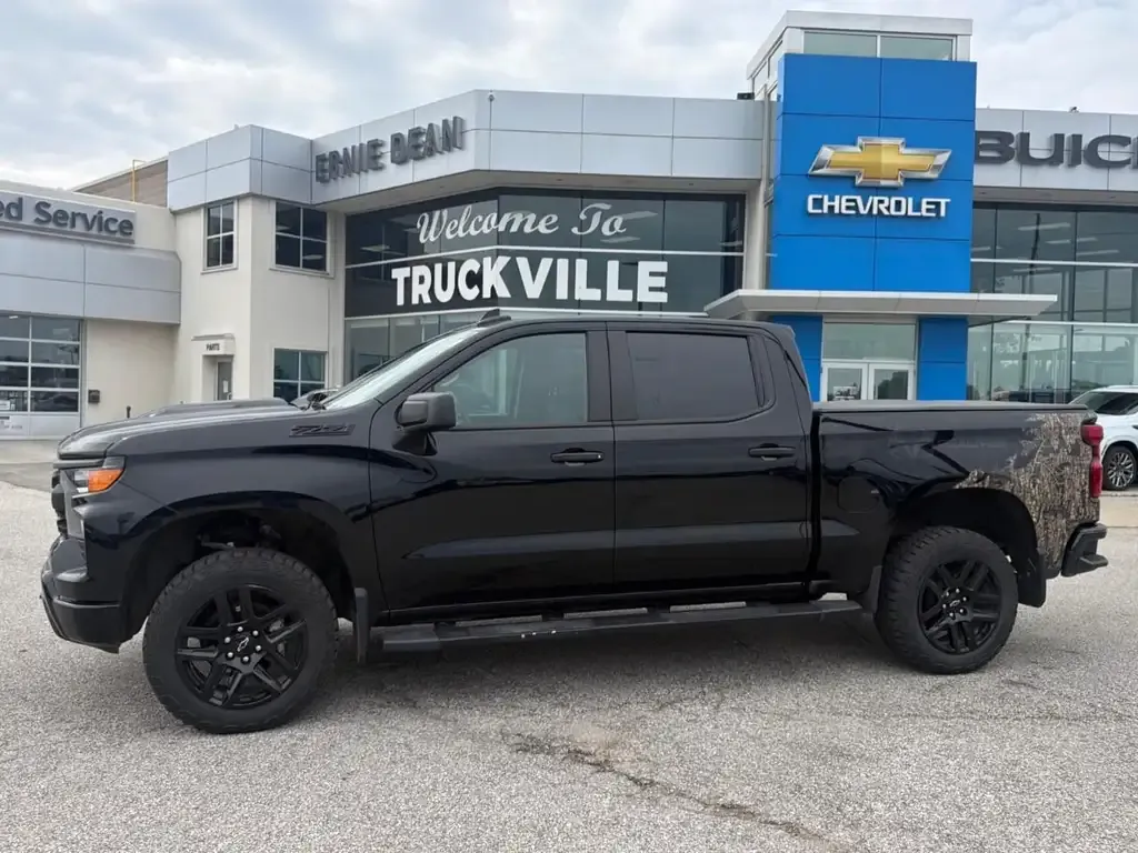 Chevrolet Silverado 1500 2025 photo 3