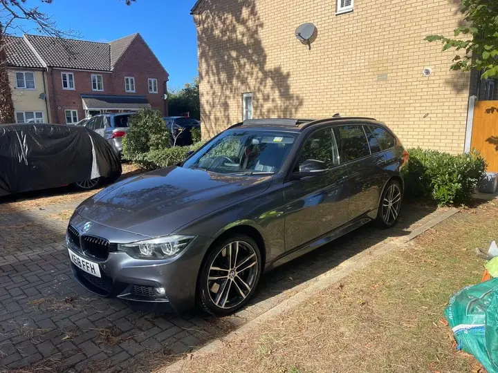 BMW 3 Series 2018 photo 3
