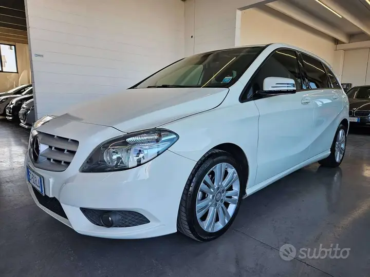Mercedes-Benz B 180 2013 photo 3
