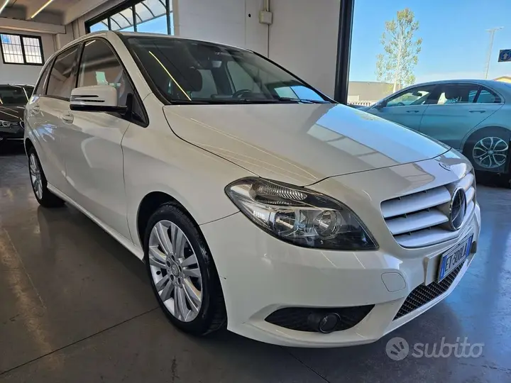 Mercedes-Benz B 180