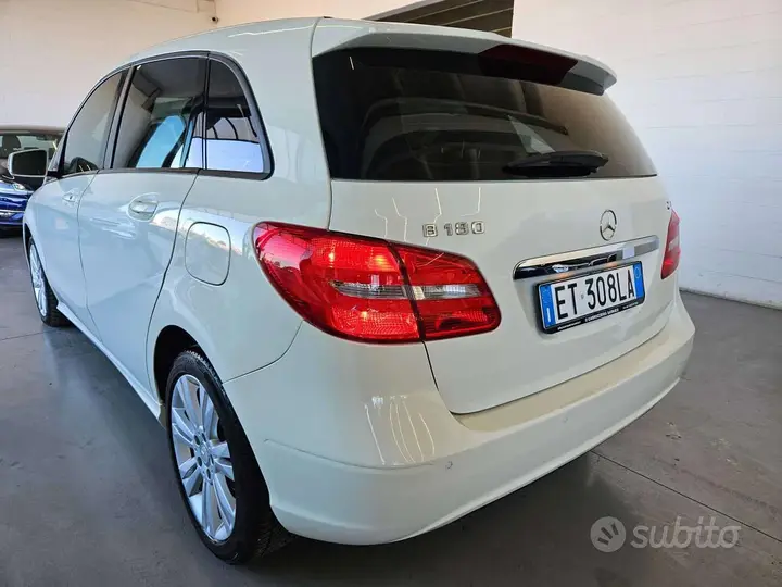 Mercedes-Benz B 180 2013 photo 4