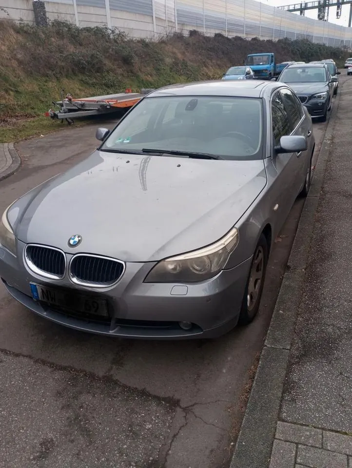 BMW 520I
