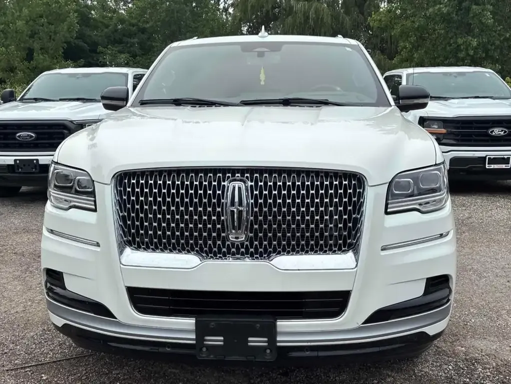 Lincoln Navigator 2024 photo 2