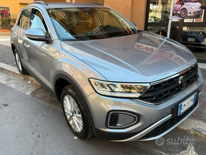 Volkswagen T-Roc 2023 photo 3