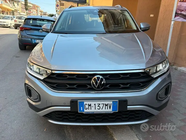 Volkswagen T-Roc 2023 photo 2