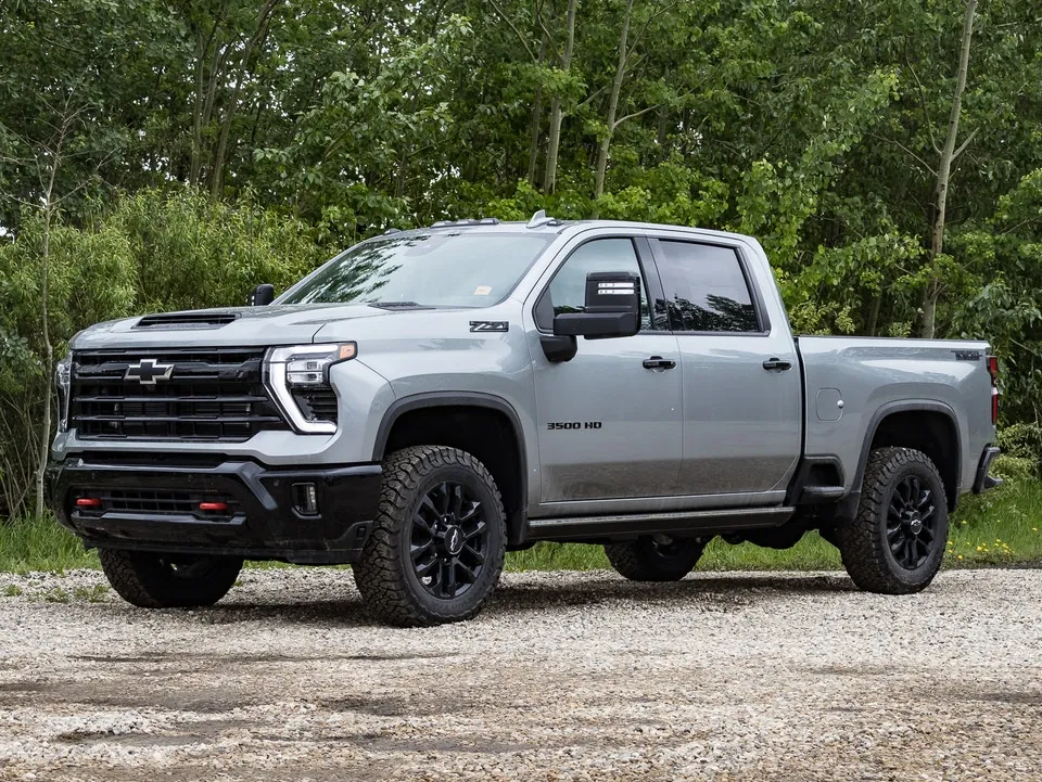 Chevrolet Silverado 3500Hd 2026 photo 3