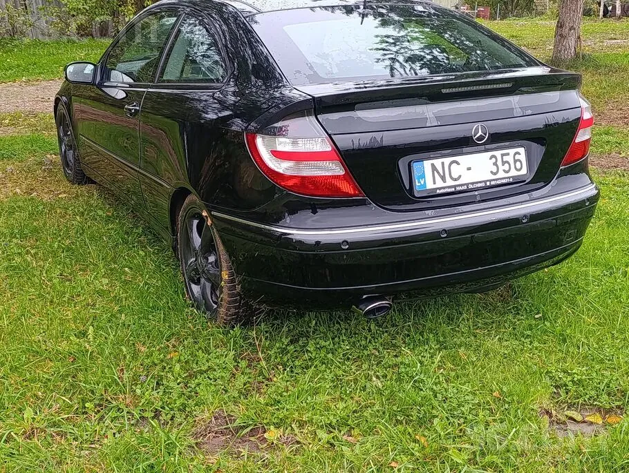 Mercedes-Benz C220 2005 photo 2
