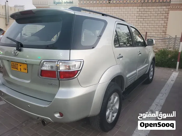 Toyota Fortuner 2011 photo 3