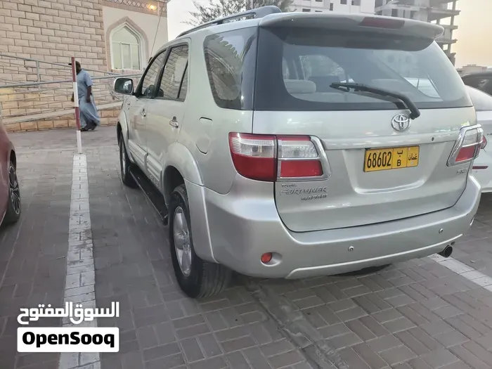 Toyota Fortuner 2011 photo 2