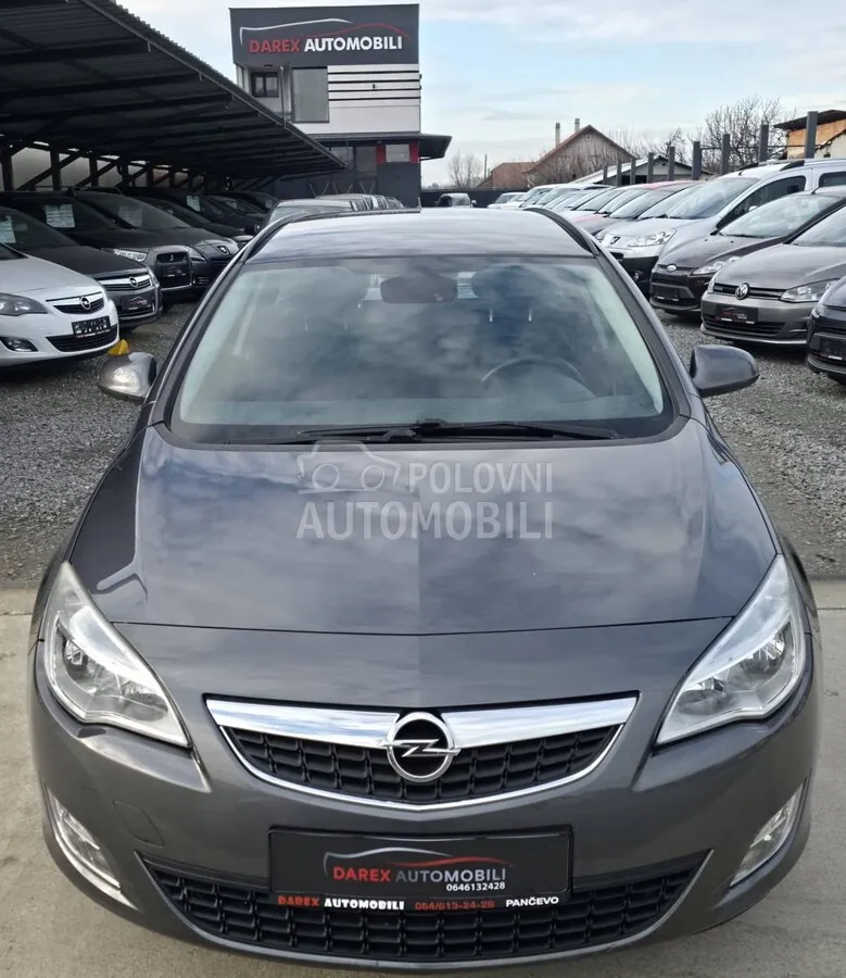 Opel Astra J 2011 photo 3