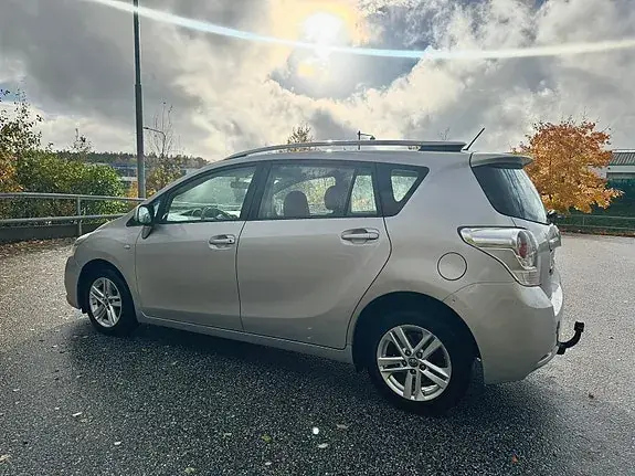 Toyota Verso 2011 photo 3