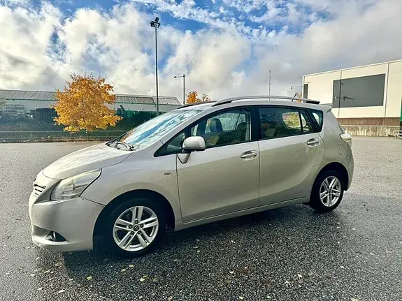 Toyota Verso 2011 photo 4