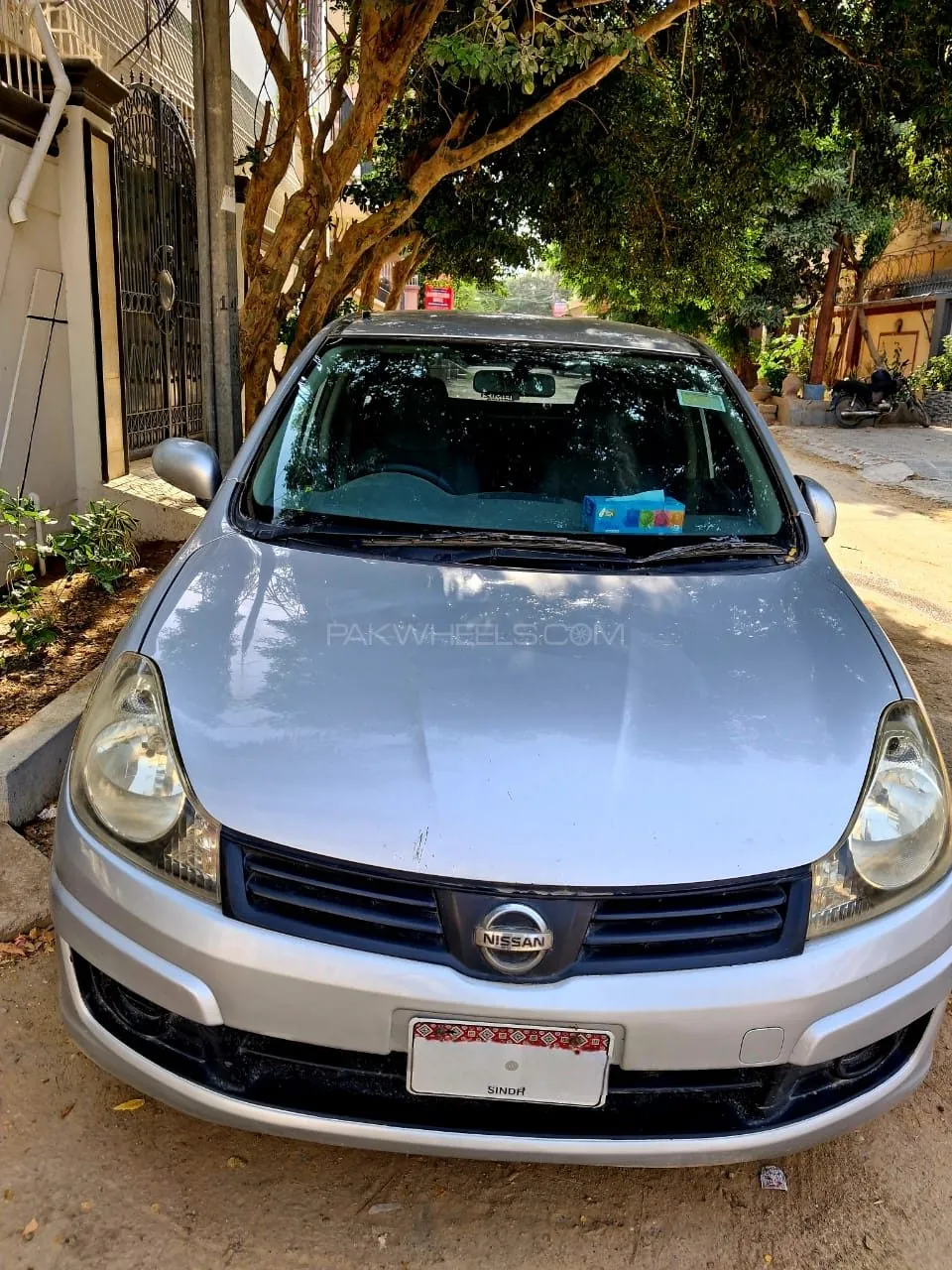 Nissan Ad Van