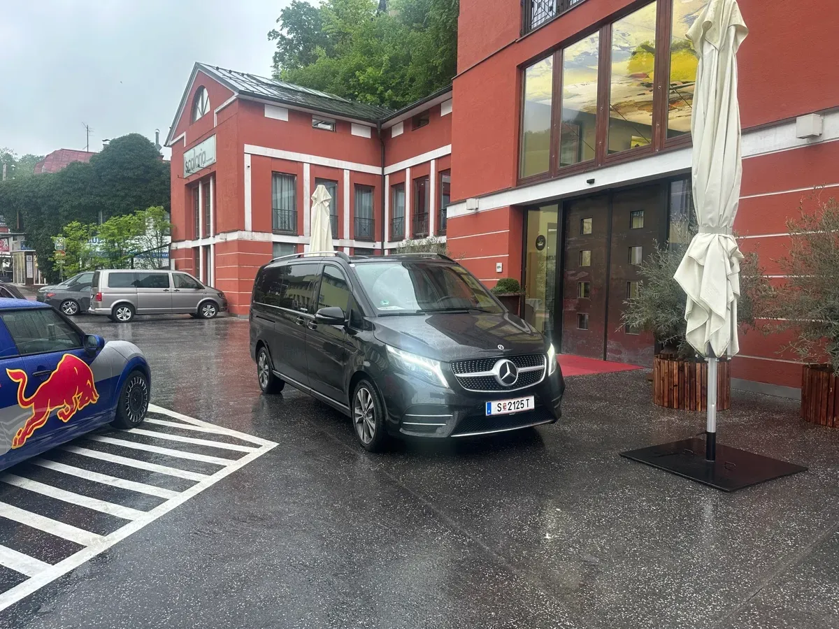 Mercedes-Benz V-Class 2024 photo 2