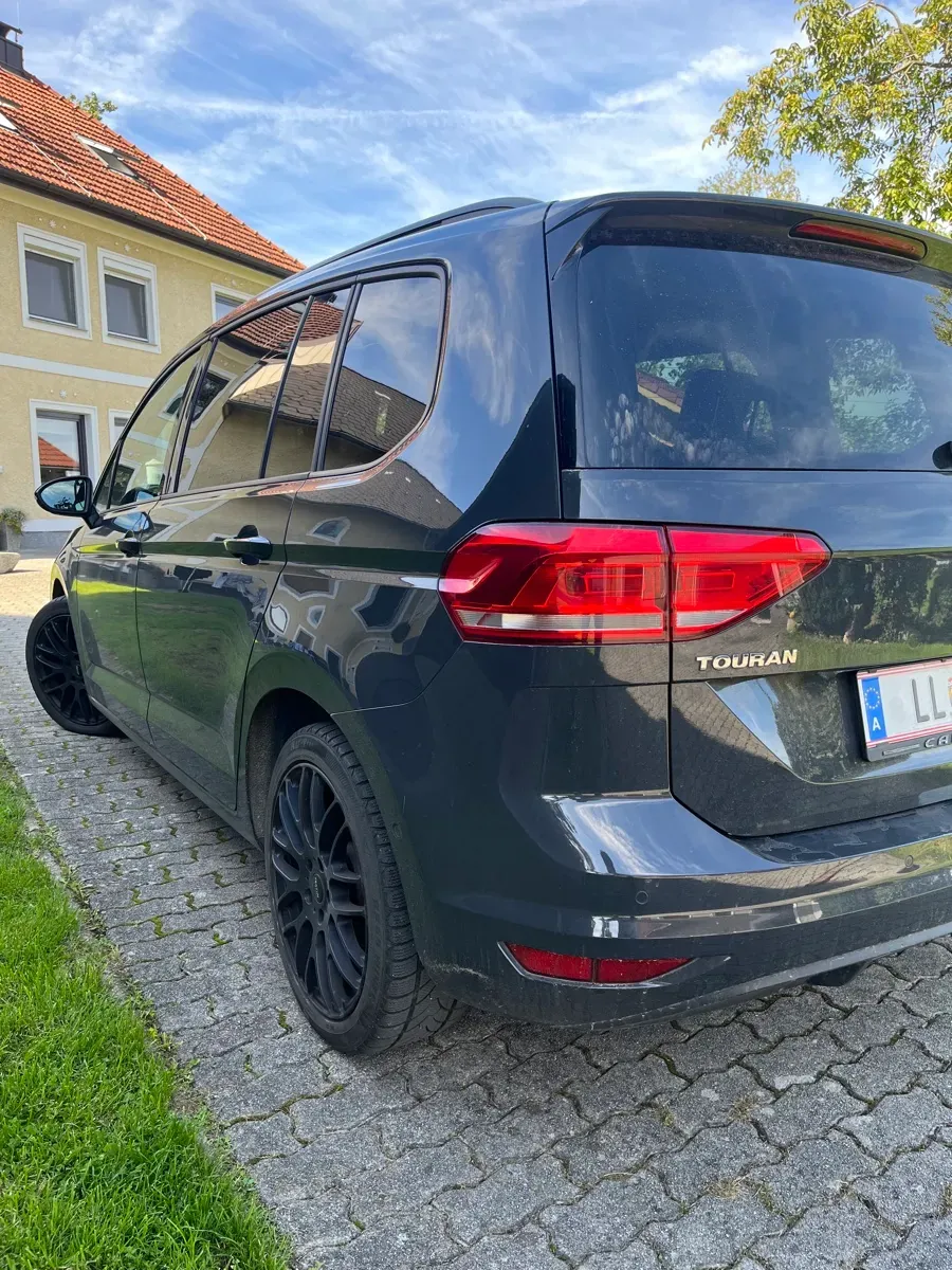 Volkswagen Touran 2020 photo 2